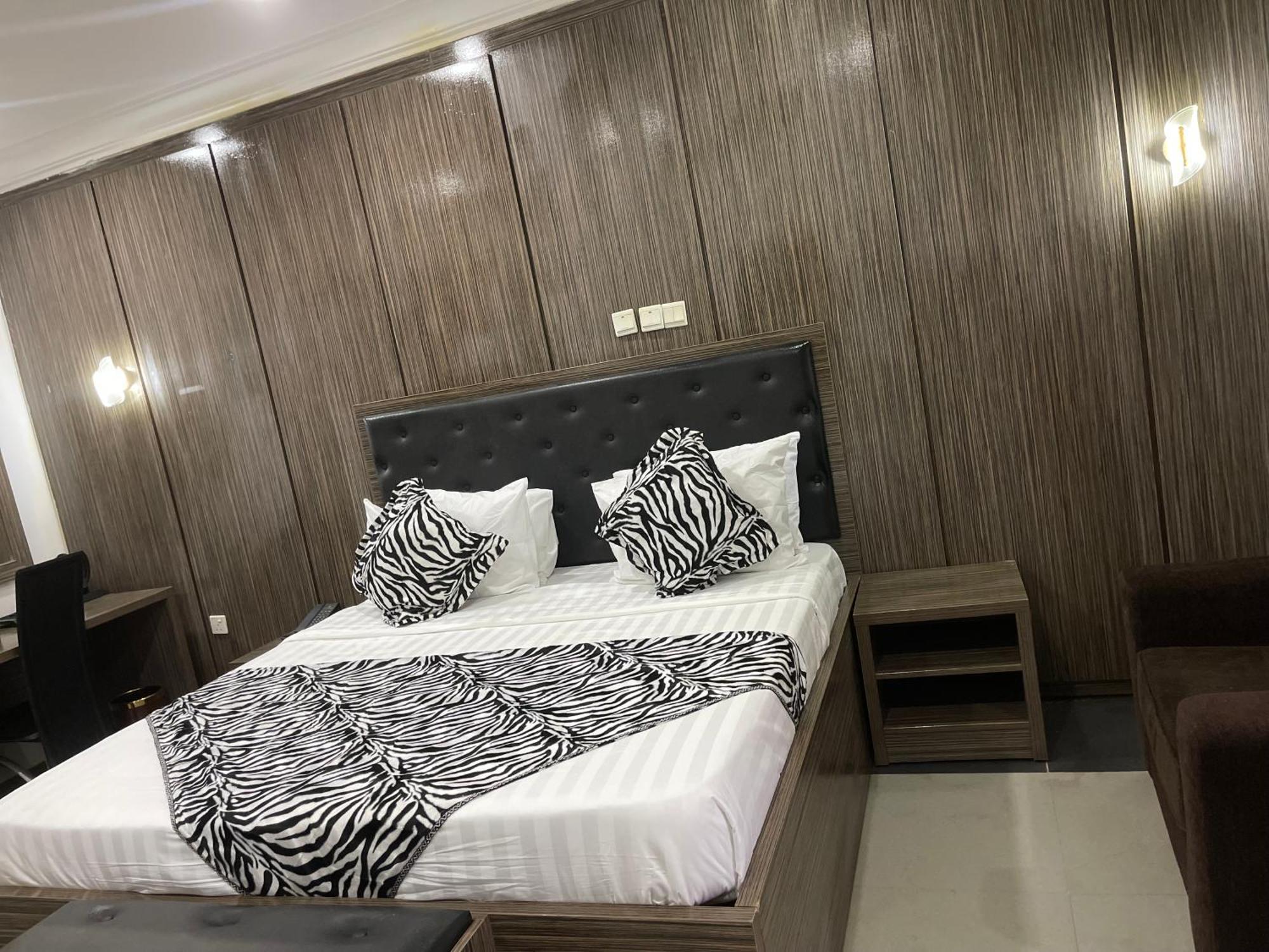 Aa Hotel And Suites Abuja Exterior photo