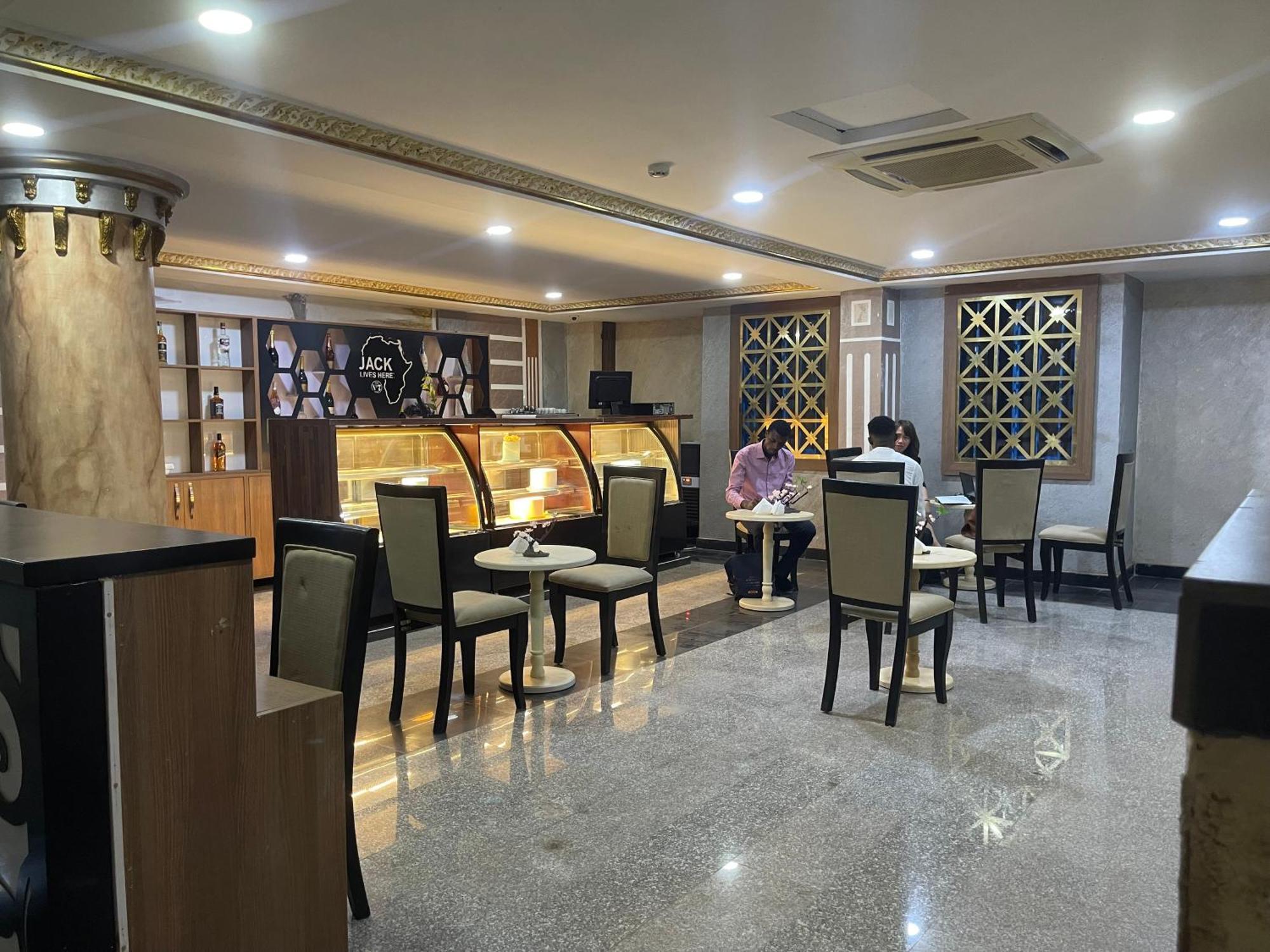 Aa Hotel And Suites Abuja Exterior photo