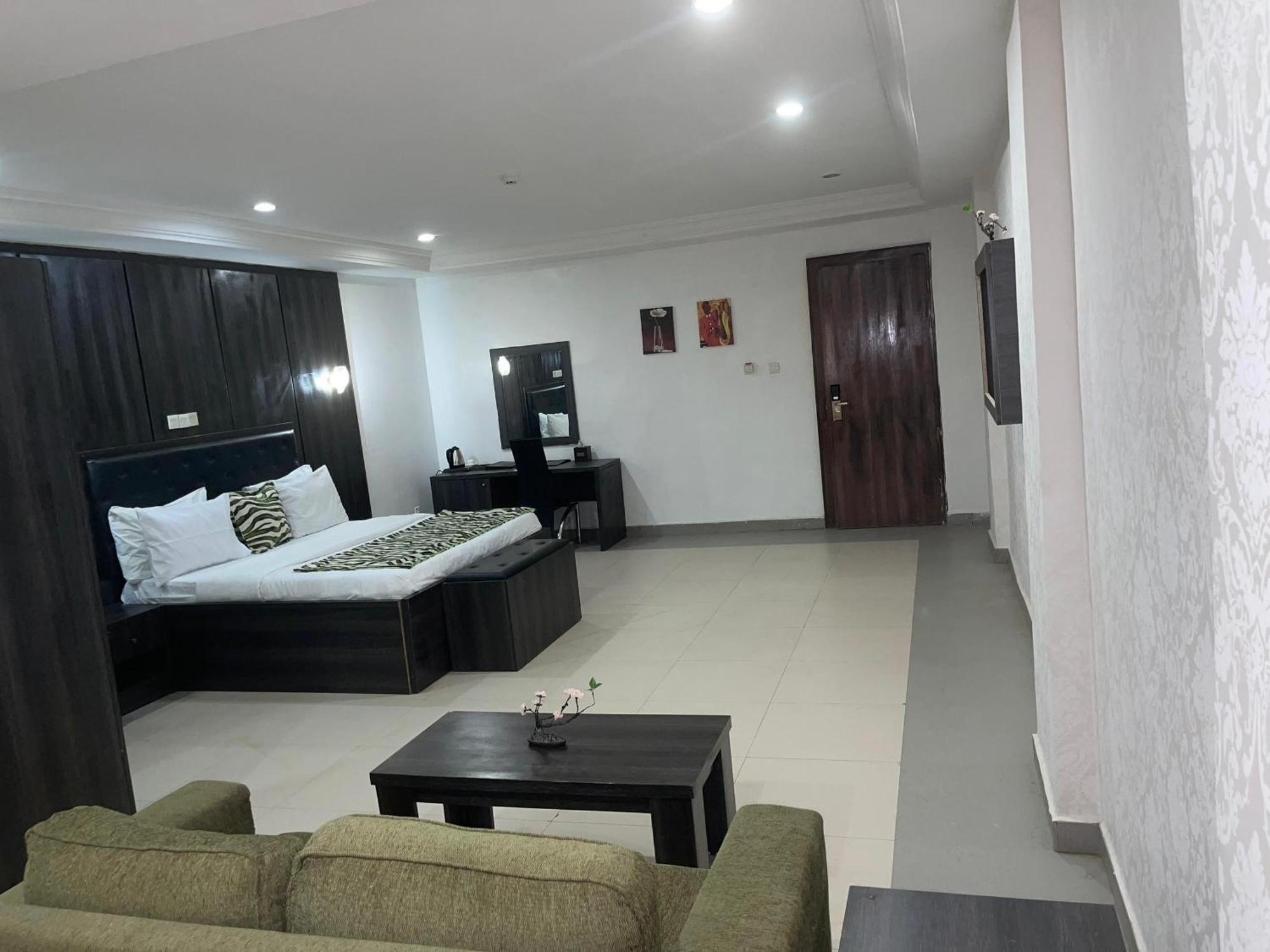 Aa Hotel And Suites Abuja Exterior photo